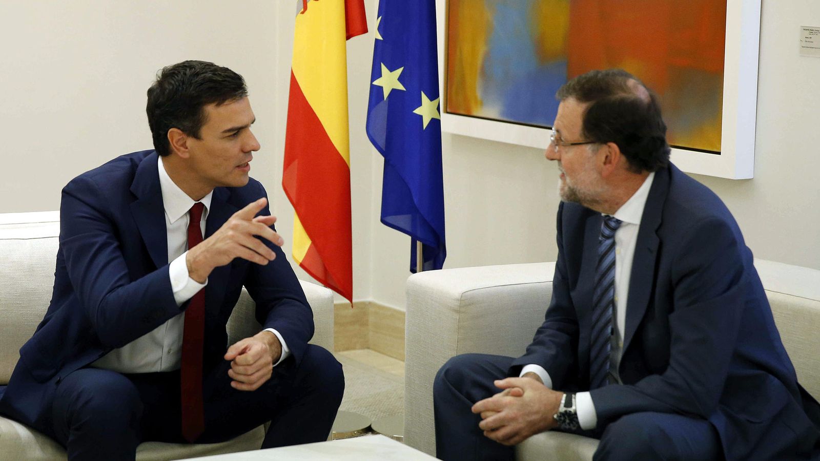 Foto: El presidente del Gobierno en funciones, Mariano Rajoy (d), y el secretario general del PSOE, Pedro Sánchez. (EFE)