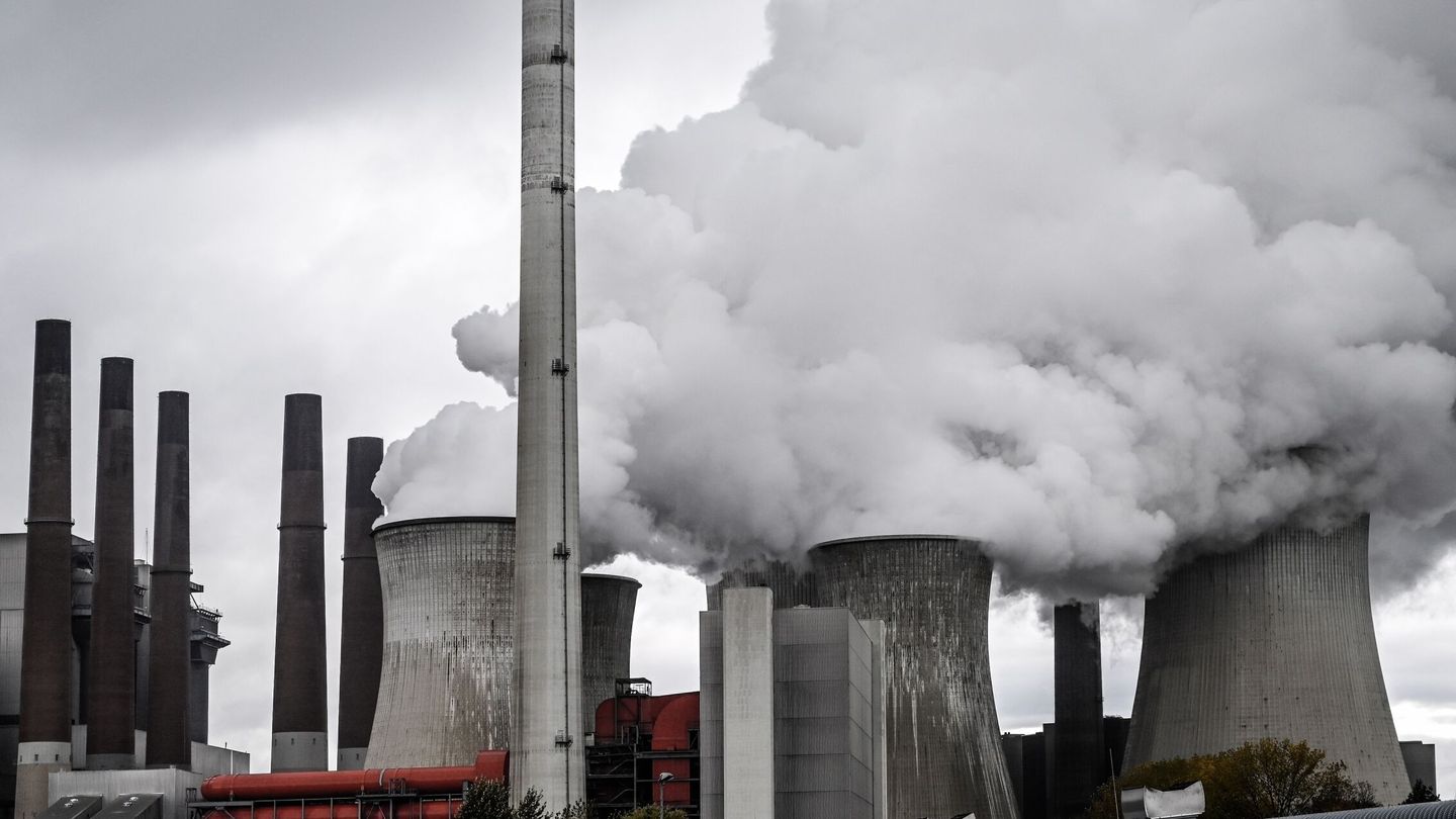 Cada año se baten récords de partículas de CO₂ en la atmósfera.  (EFE/EPA/Sascha Steinbach) 