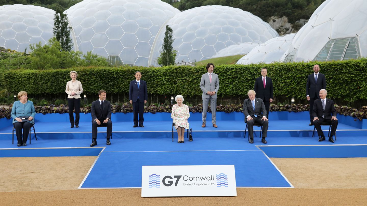 Los líderes del G7 y otras autoridades, en la cumbre de Cornualles (Reino Unido). (Reuters)