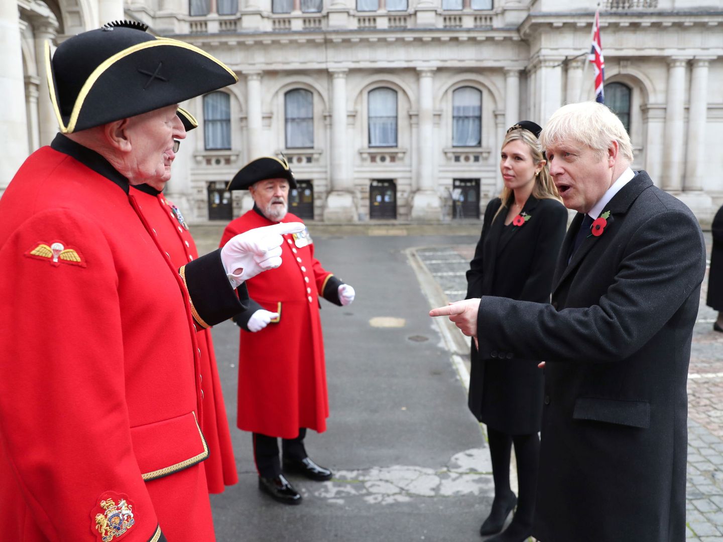 Boris Johnson en la ceremonia en memoria de los caídos británicos en guerra. (Reuters)