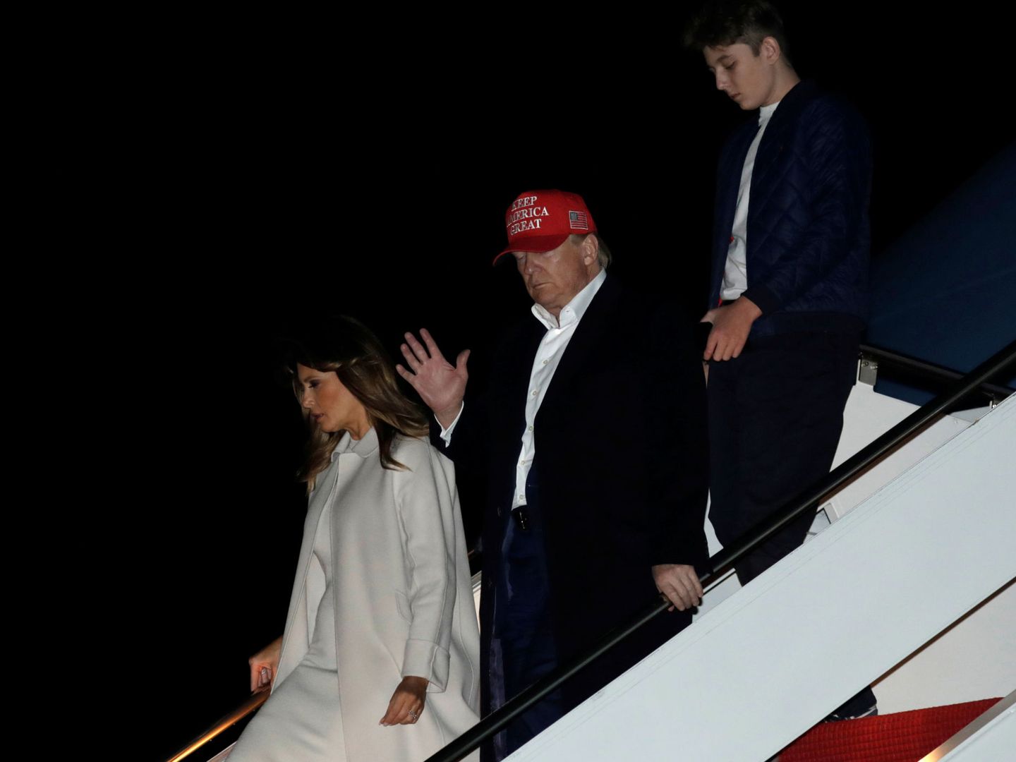 El matrimonio Trump, con su hijo Barron. (Reuters)