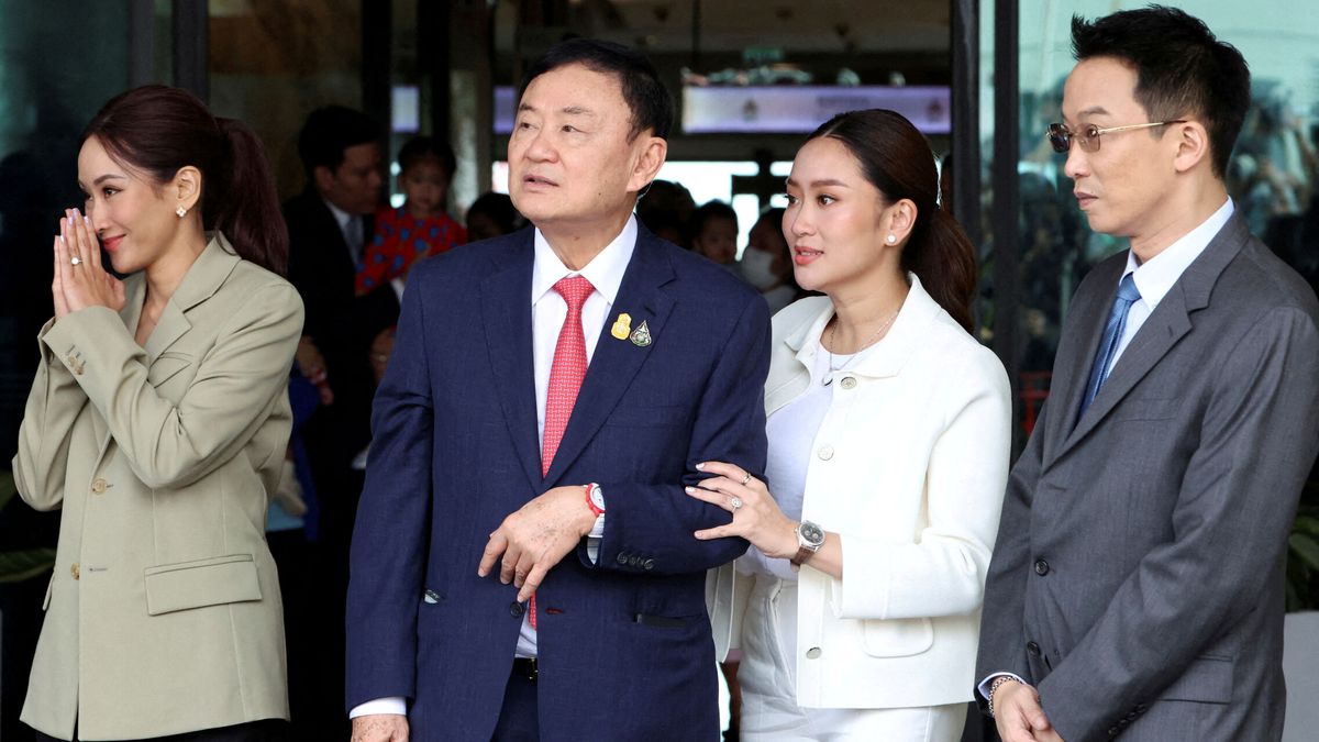El ex primer ministro Thaksin Shinawatra regresa a Tailandia tras 15 años en el exilio