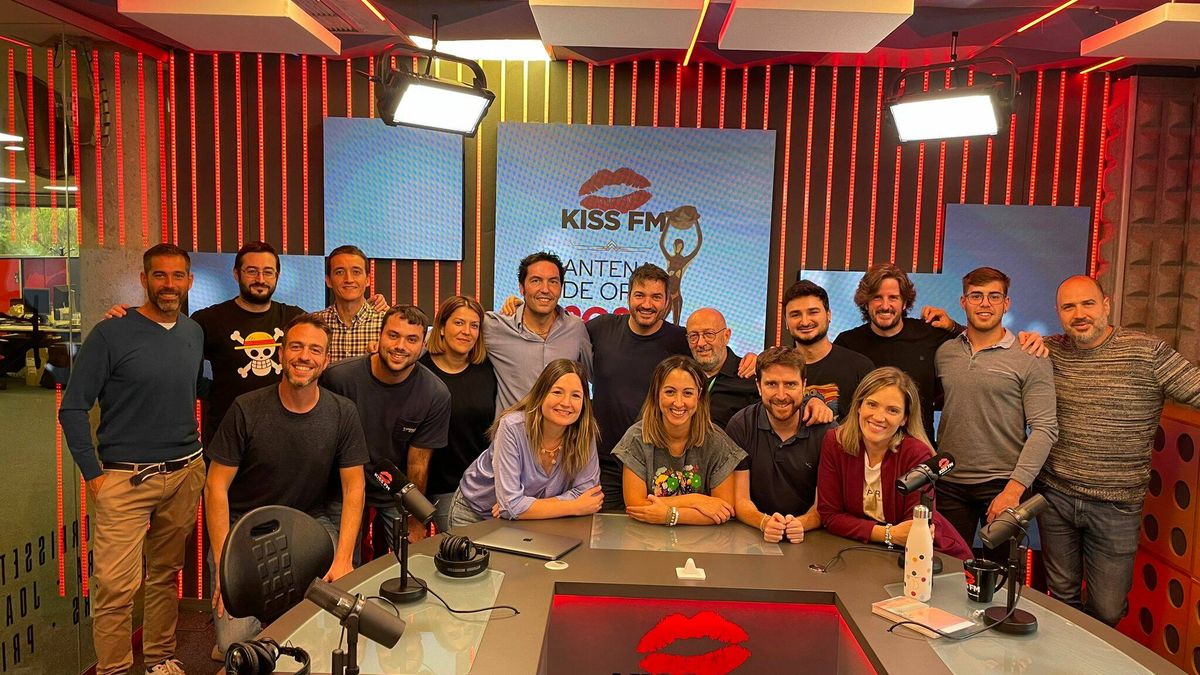 Kiss FM y Carlos Alsina, premiados con la Antena de Oro 2023
