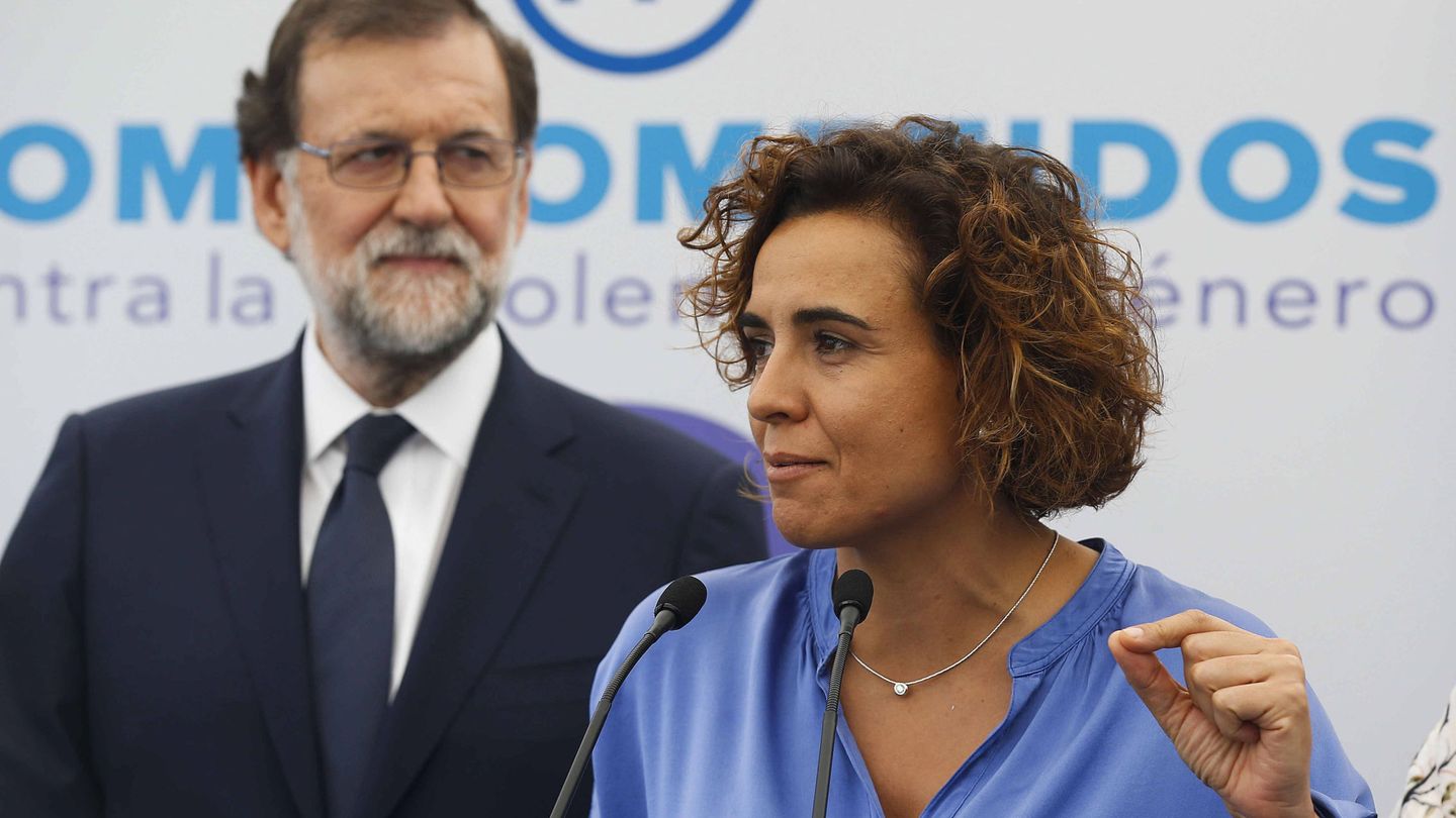 Mariano Rajoy y la ministra de Sanidad y Servicios Sociales e Igualdad, Dolors Montserrat. (EFE)