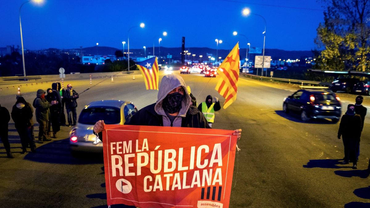 Los CDR "calientan la calle" y ensayan tácticas para paralizar Cataluña el 21-D