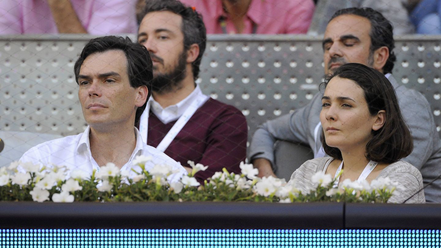 Adriana Domínguez y su marido, José María García Agulló, en el tenis. (Gtres)