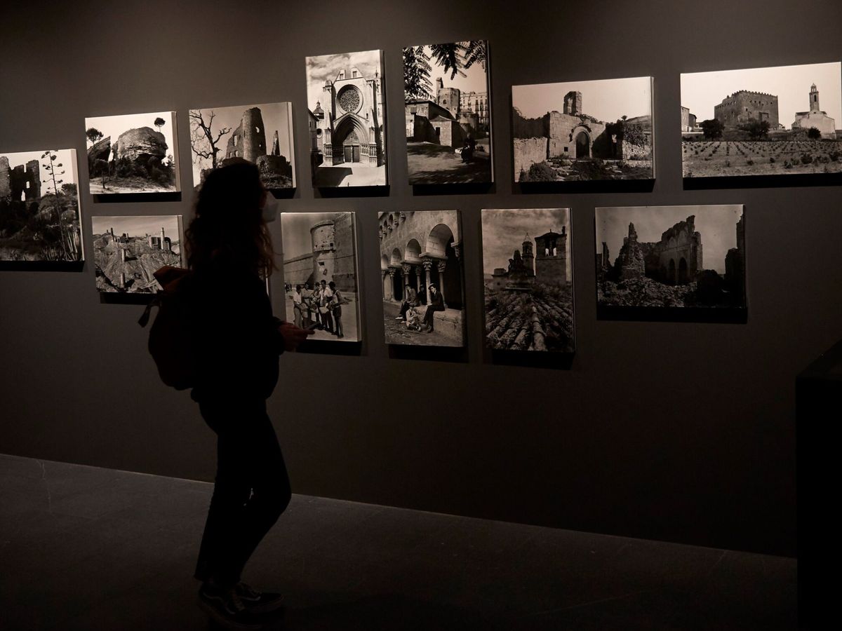 Foto: Una exposición fotográfica en el Museo de Historia de Cataluña. (EFE/A. García)