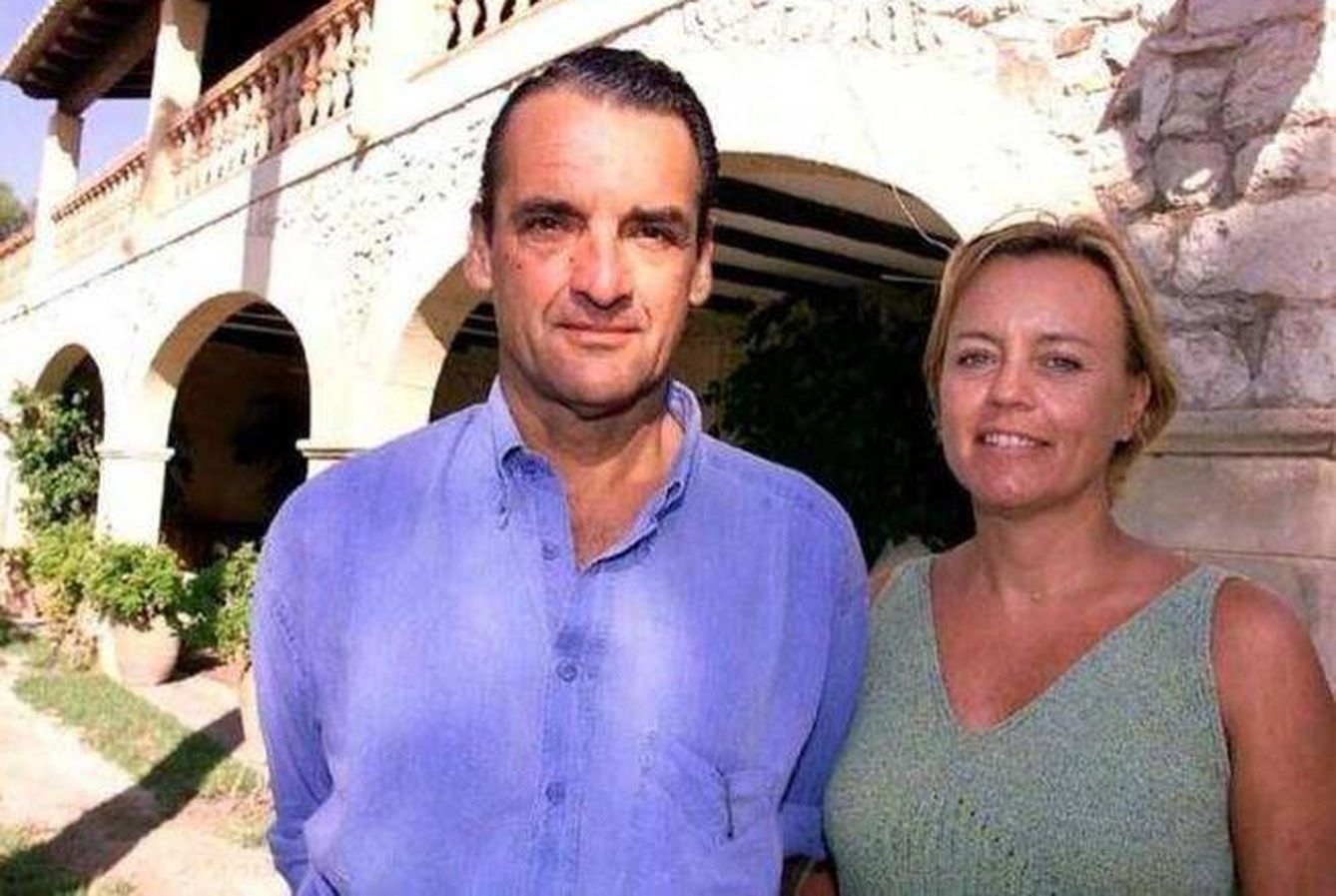 Mario Conde y Lourdes Arroyo en Can Poleta (EFE)