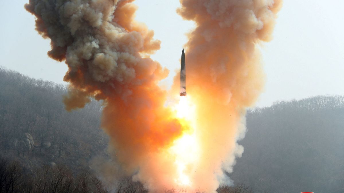 Corea del Norte dispara varios misiles de crucero desde su costa oriental