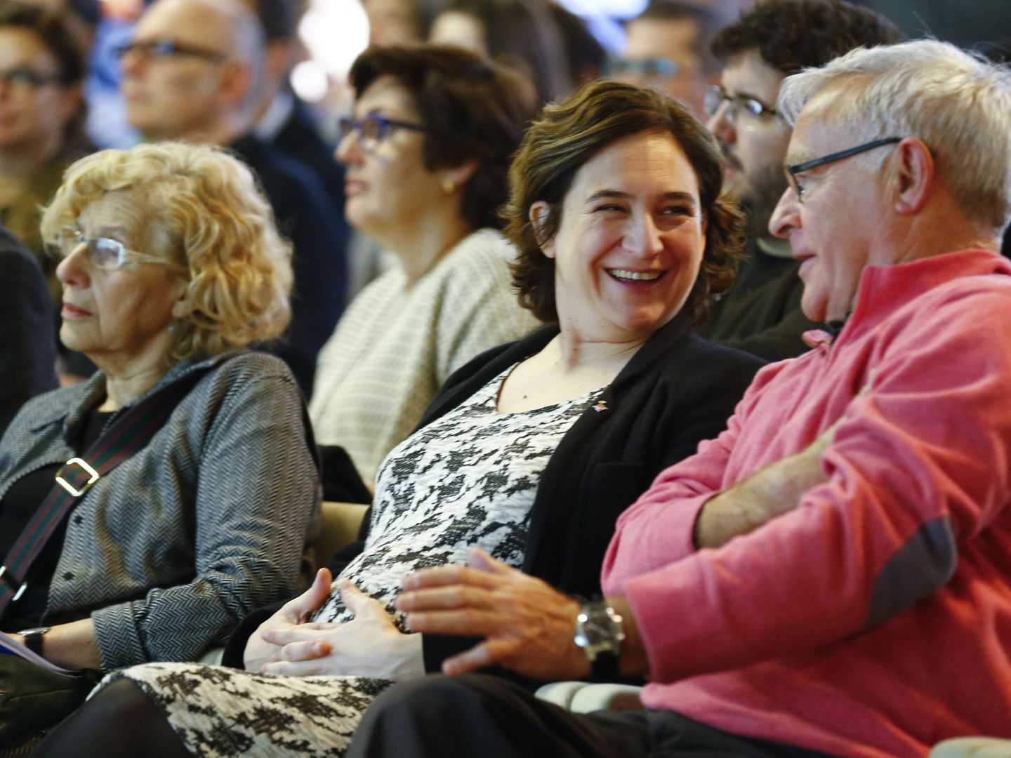 Ada Colau y Manuela Carmena, junto al alcalde de Valencia, Joan Ribó. (EFE)