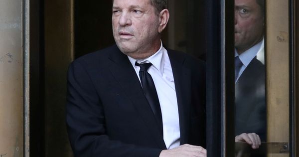 Foto: Harvey Weinstein sale del Tribunal Supremo de Nueva York tras la sesión del juicio por casos de abuso sexual. (Reuters)