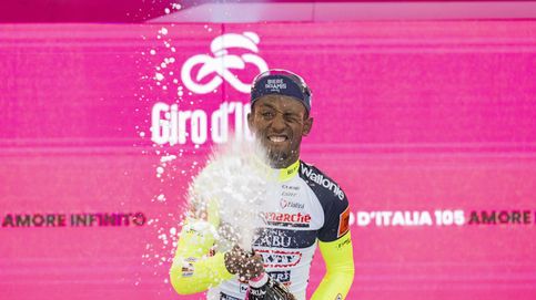 Girmay abandona el Giro tras su accidente con el corcho de champán