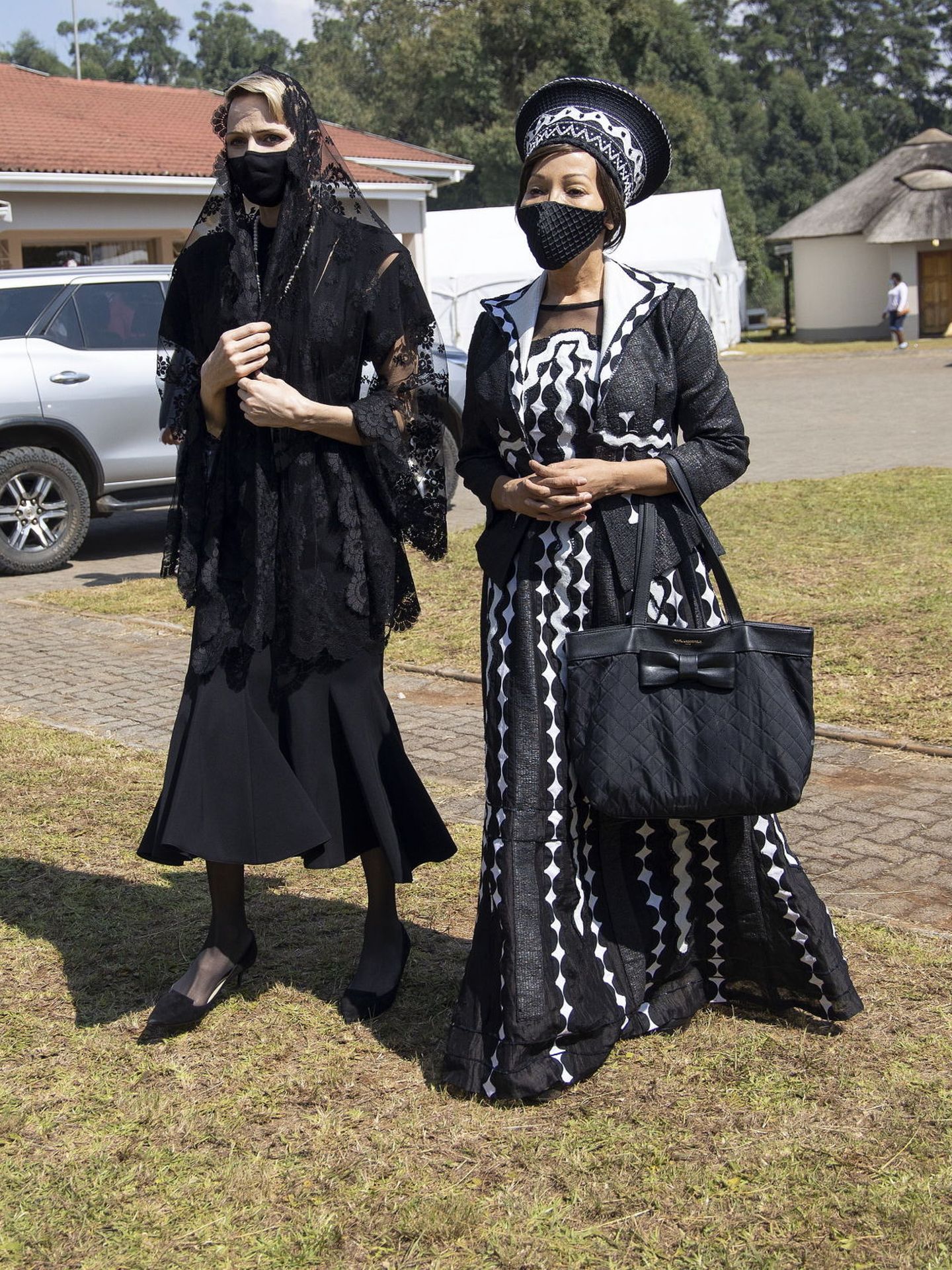 Charlène, en el funeral del rey zulú. (EFE/Phill Magakoe)