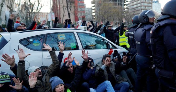 Foto: Taxistas concentrados en Madrid. (EFE)
