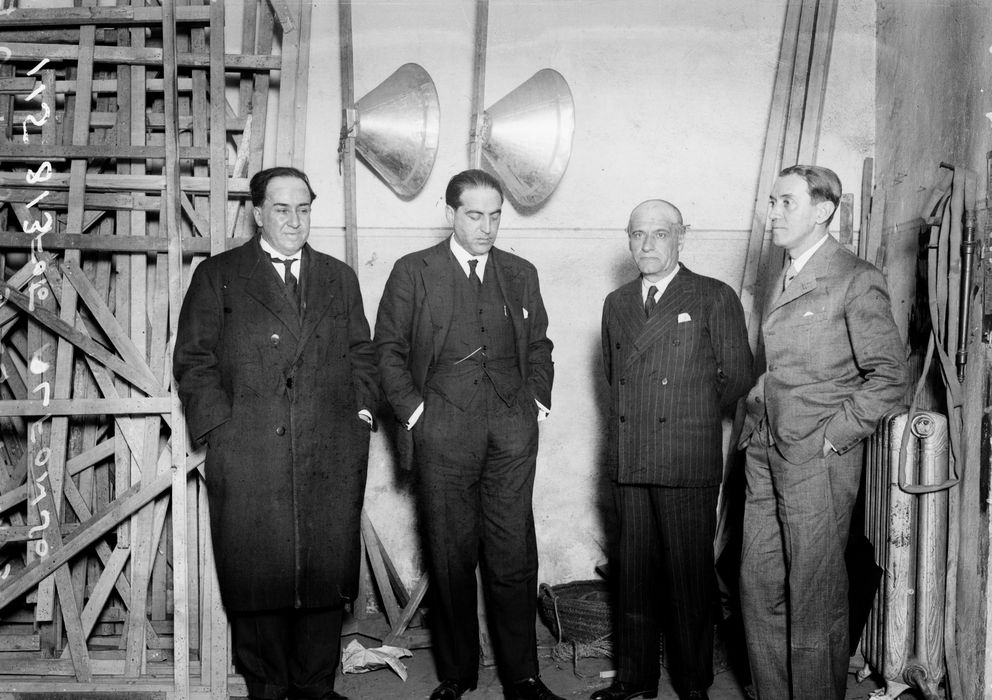 Foto: Machado, Marañón, Ortega y Gasset y Pérez de Ayala en un acto de apoyo a la República en 1931