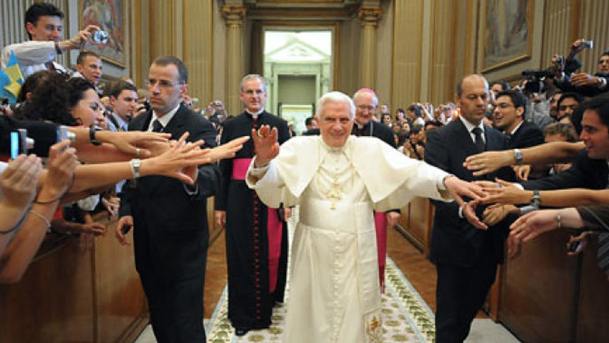 Benedicto XVI se dirige a los creyentes con su primer disco