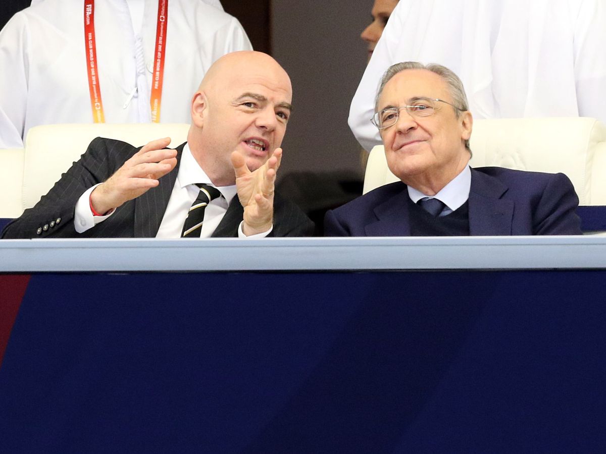 Foto: Gianni Infantino, presidente de la FIFA, junto a Florentino Pérez. (Efe)