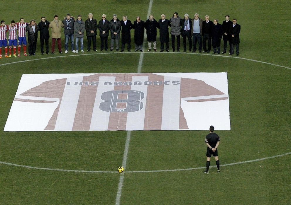 Foto: Emocionante homenaje del Atlético de Madrid a Luis Aragonés (EFE)