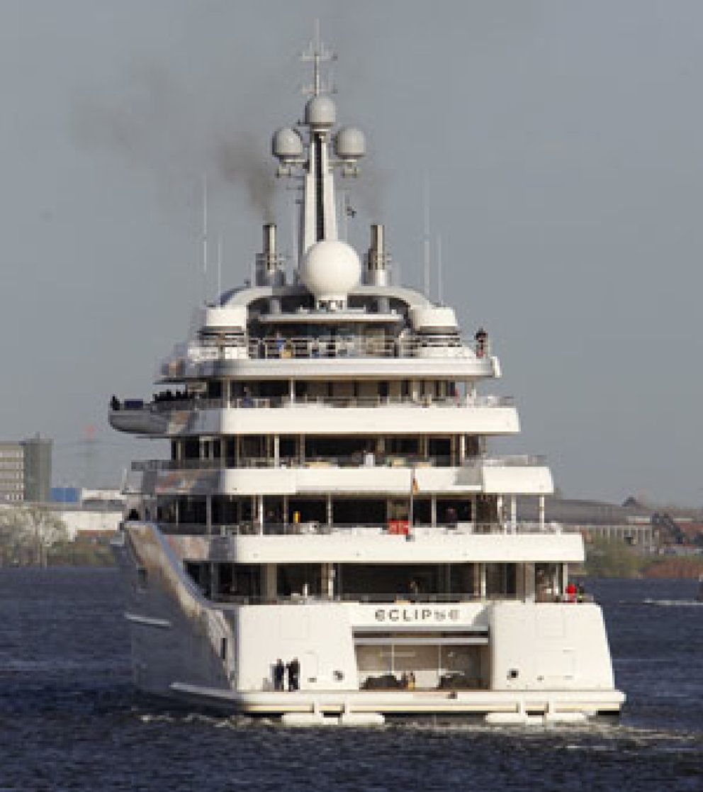 Foto: Abramovich recibe el yate privado más lujoso del mundo