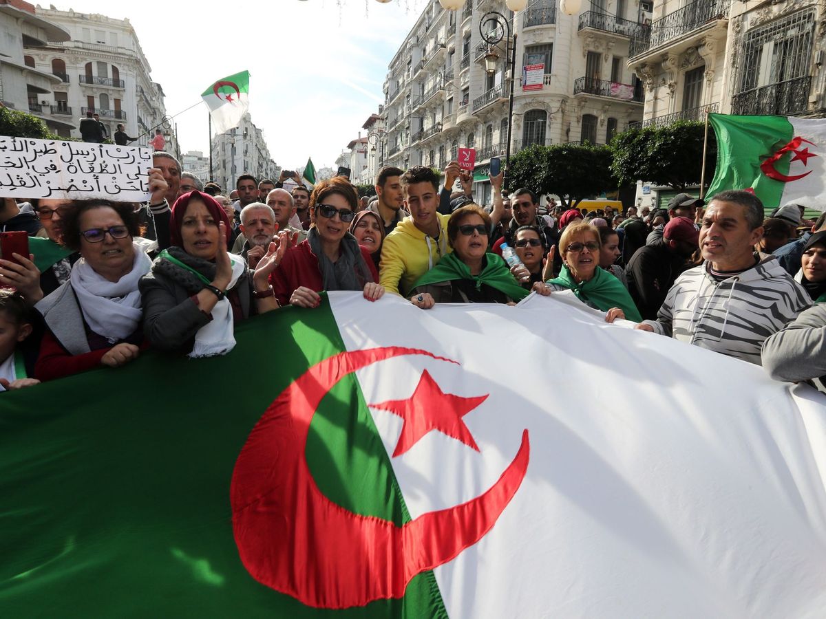 Foto: Protestas en Argelia este miércoles. (Reuters)