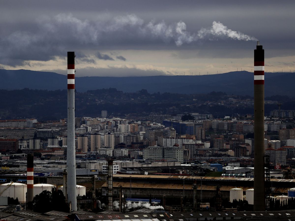 Foto: La refinería de Repsol en A Coruña. (EFE/Cabalar)