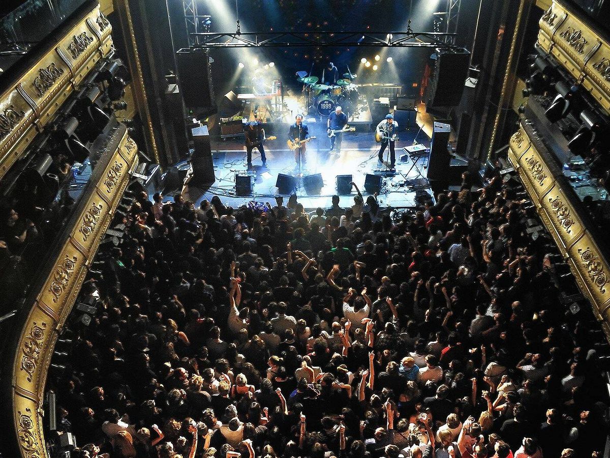 Foto: Miles de personas disfrutando de un concierto en el Teatro Eslava. (Teatro Eslava)