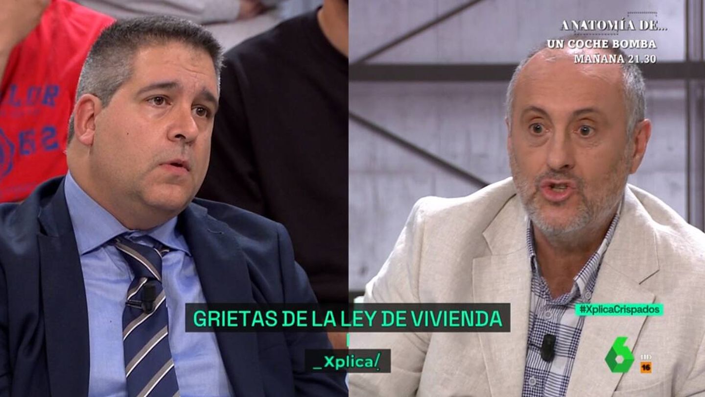 Juan Ramón Liébana junto a al economista Alejandro Inurrieta. (Atresmedia)
