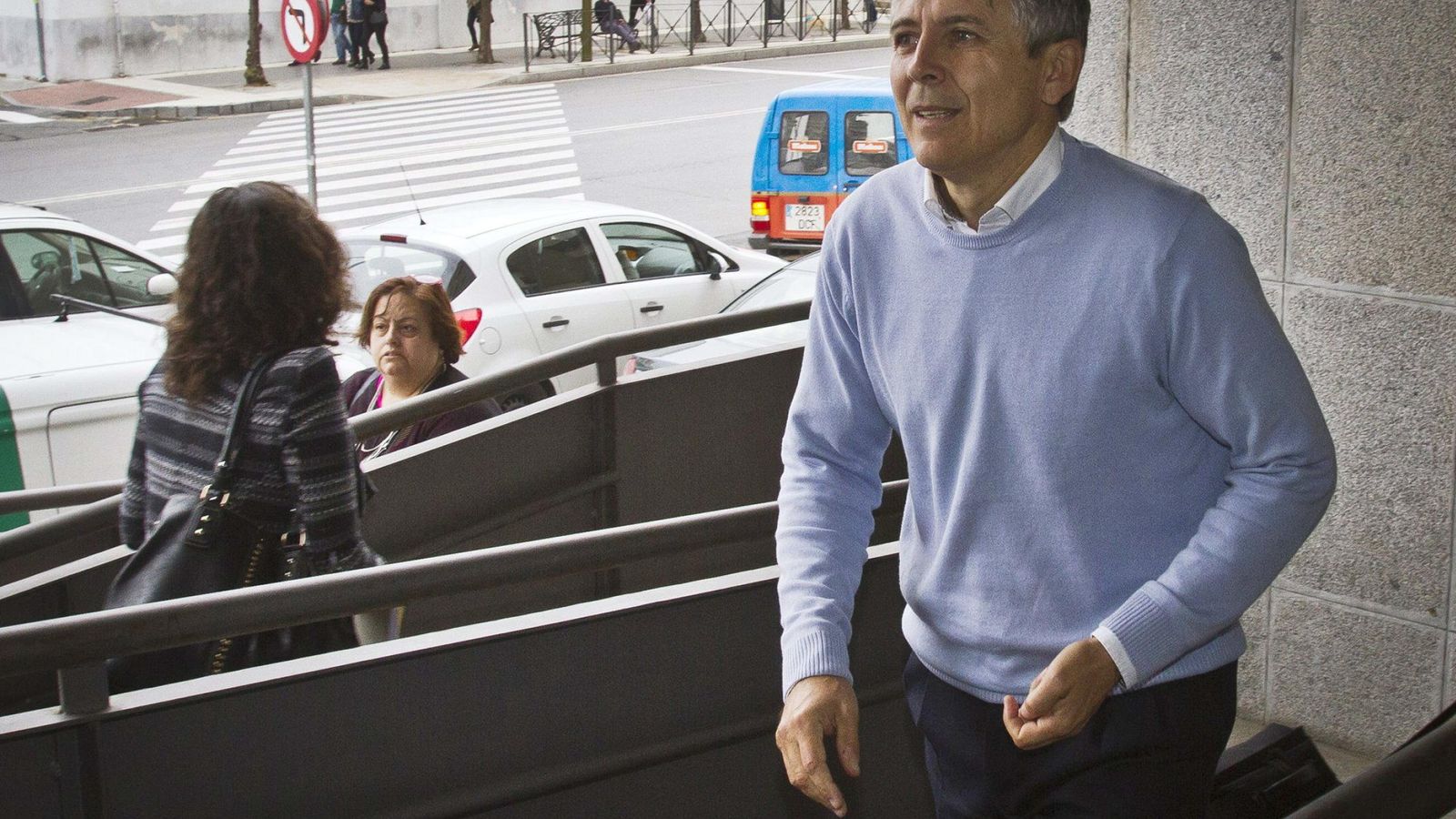 Foto: El exalcalde de Aljaraque Juan Manuel Orta Prieto, a su llegada al juicio. (EFE)