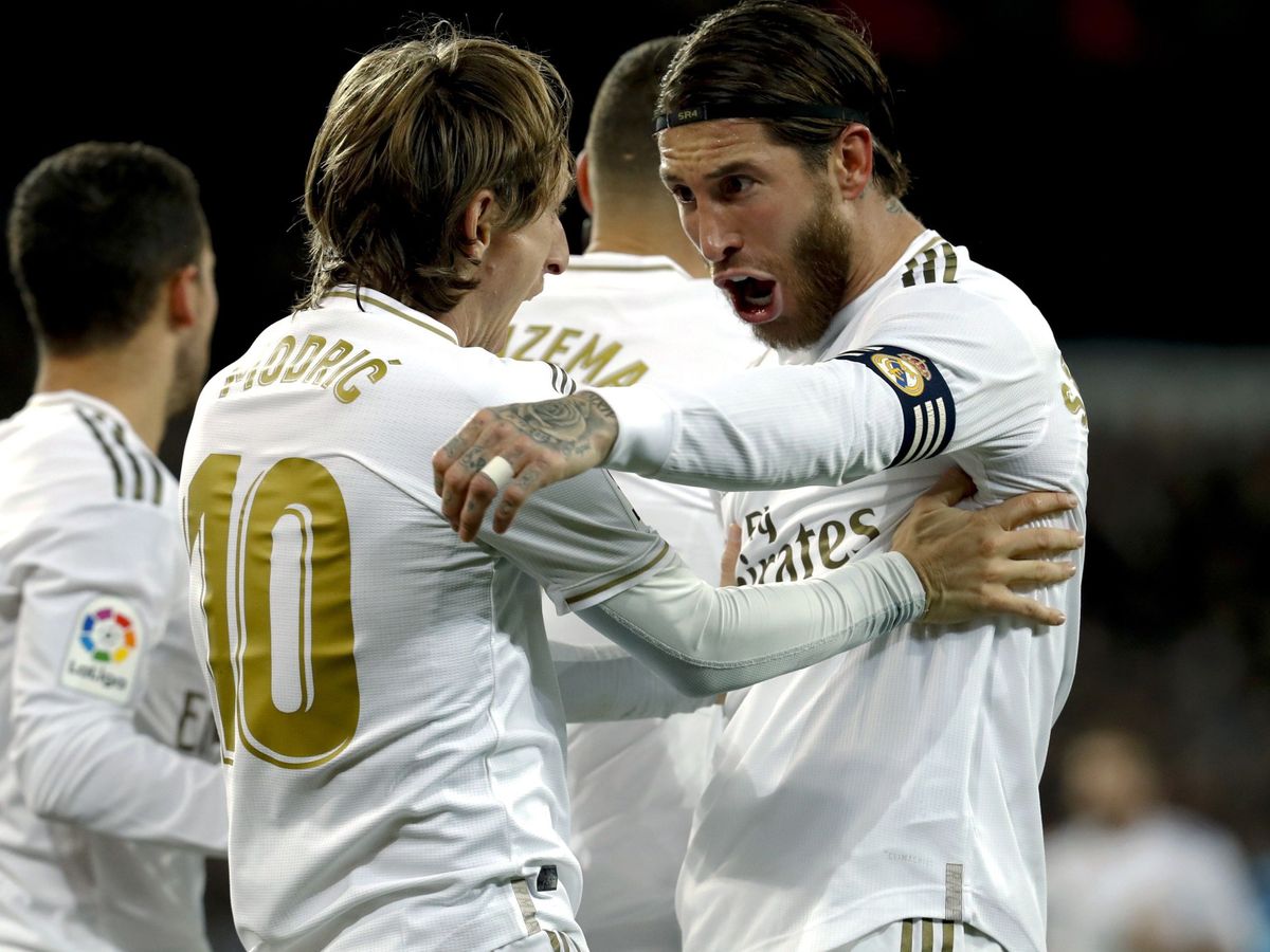 Foto: Sergio Ramos y Luka Modric celebran un gol frente a la Real Sociedad. (EFE)