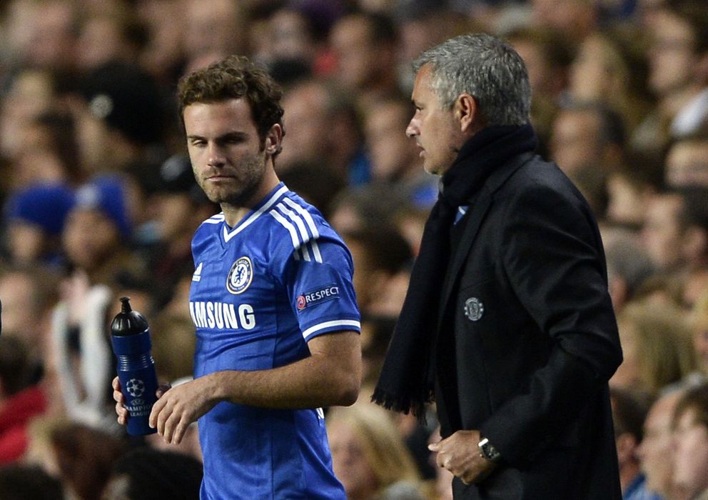 Foto: José Mourinho y Juan Mata, durante un partido con el Chelsea.