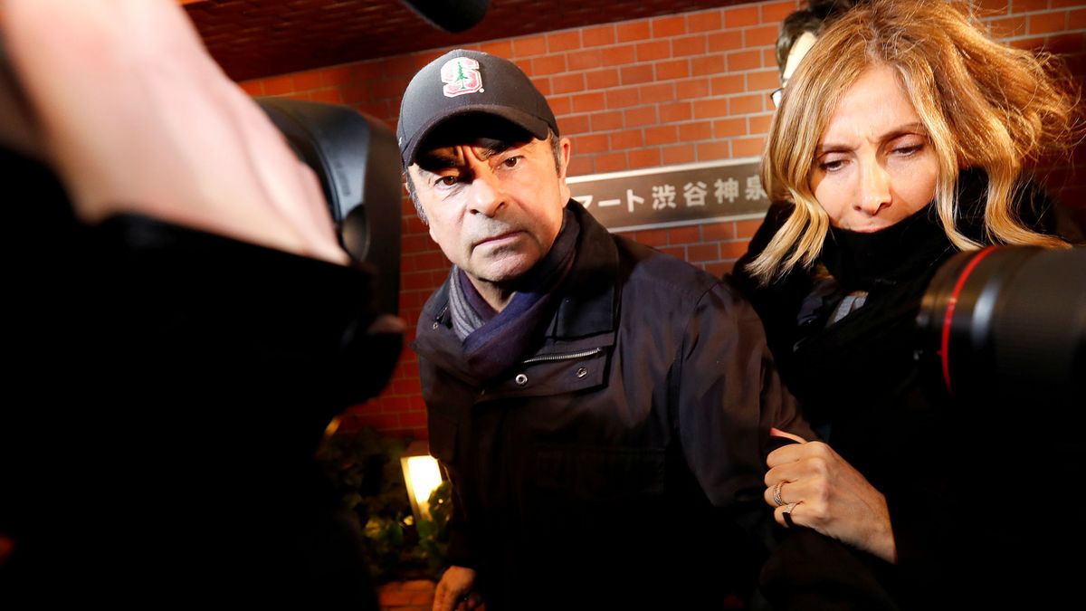 La Fiscalía de Japón ordena el arresto de la mujer de Ghosn mientras él sigue huido
