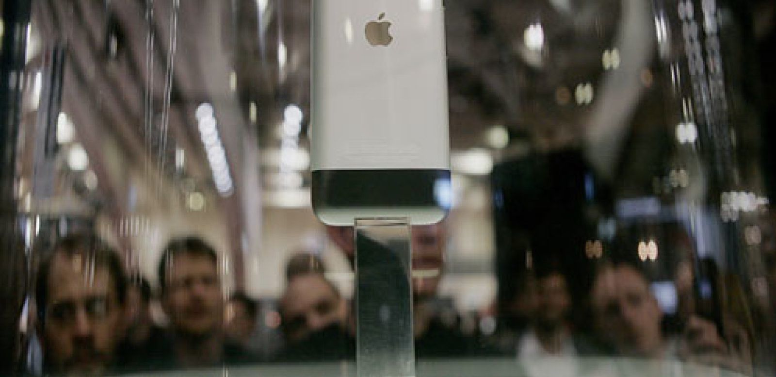Foto: En la cama por el iPhone: la joya de la corona de Apple roba una hora a sus propietarios
