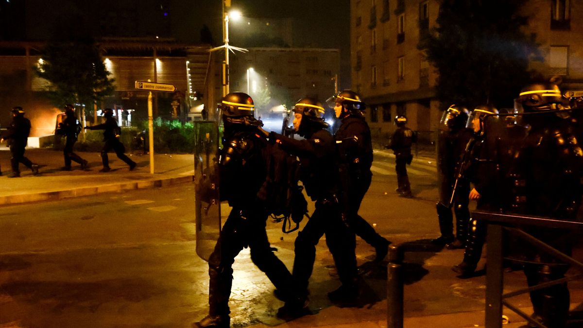 El policía acusado del homicidio de Nahel en Francia está "devastado": "No se levanta por la mañana para matar"