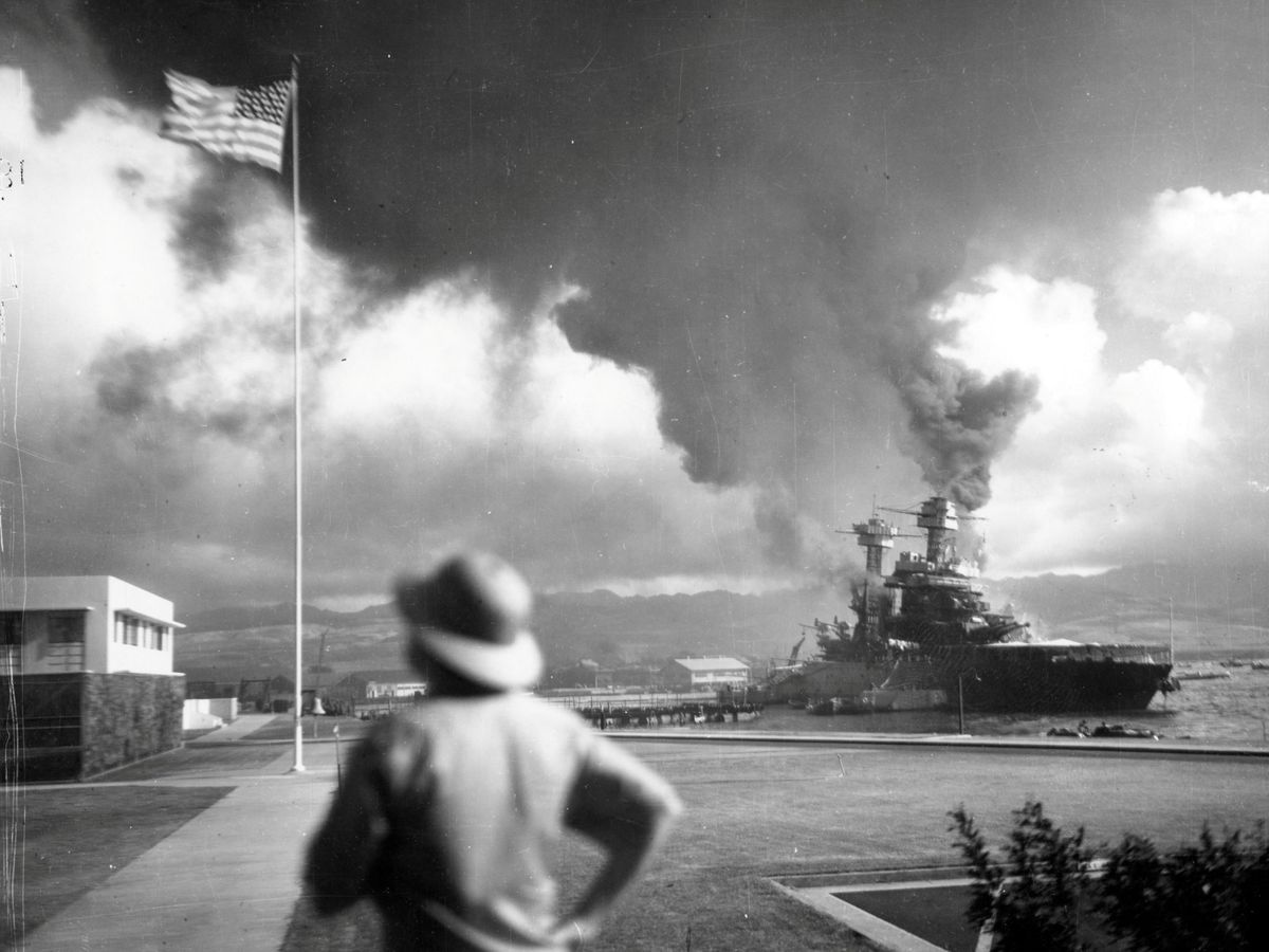 Foto: Ataque japonés a la base estadounidense de Pearl Harbor