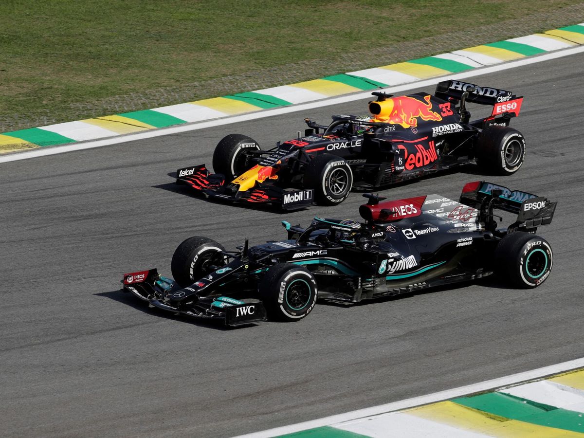 Foto: Hamilton y Verstappen, en Interlagos. (EFE/Antonio Lacerda)