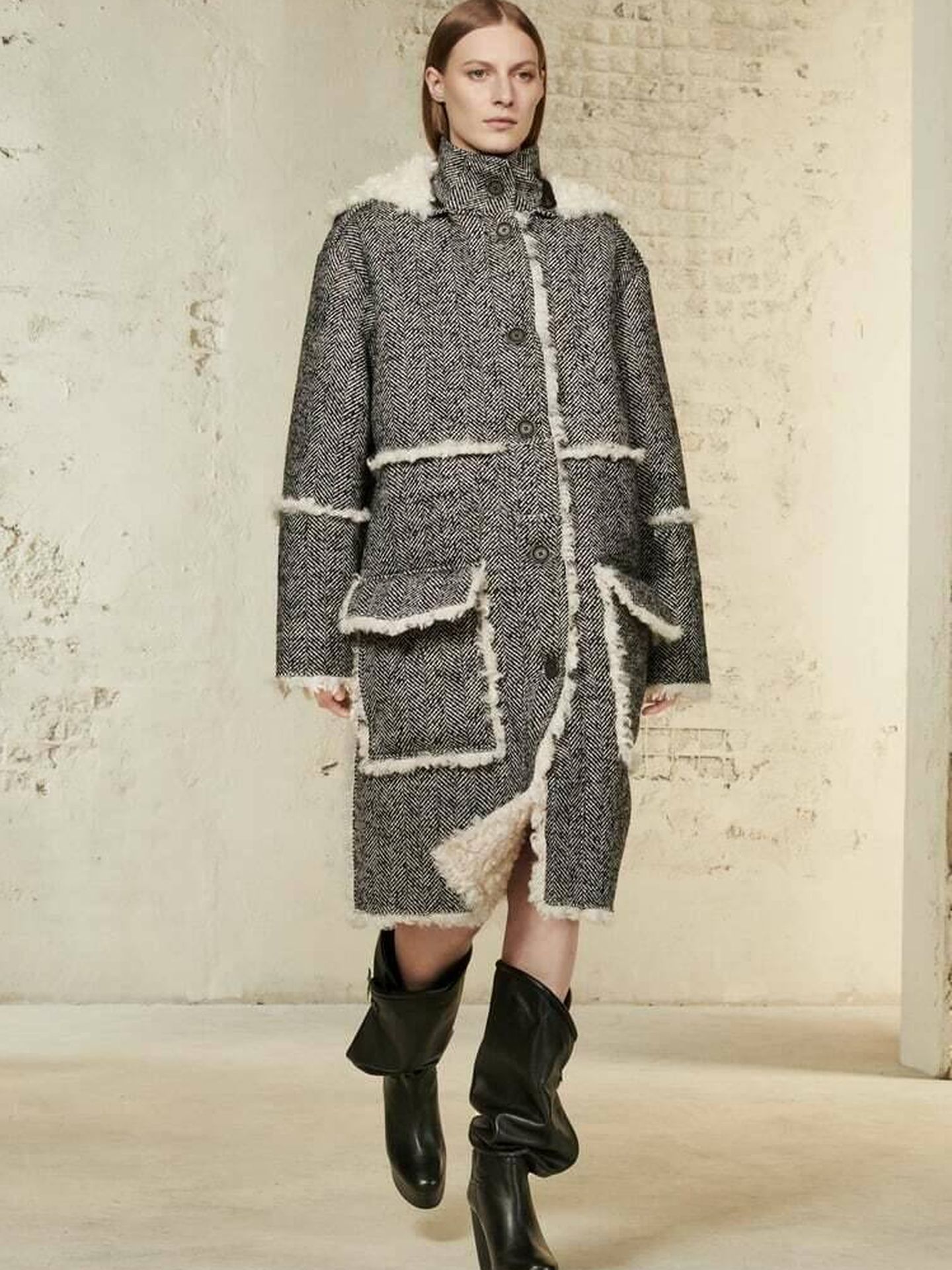 El nuevo abrigo de la colección SRPLS de Zara. (Cortesía)
