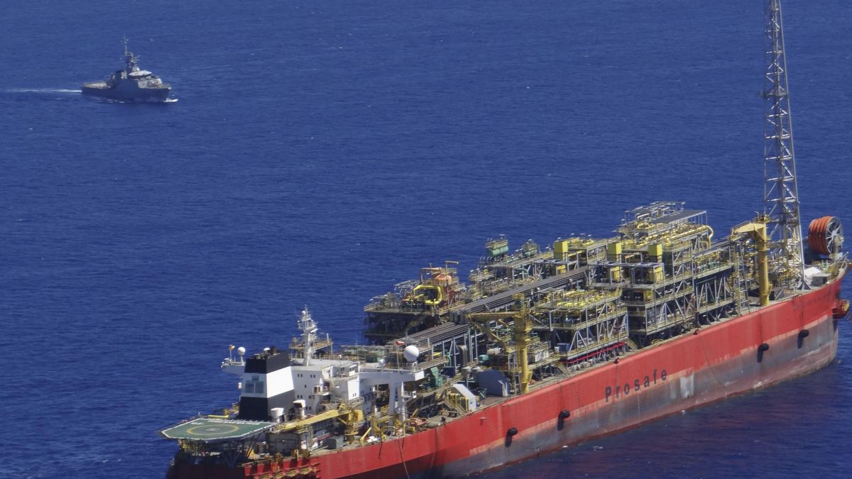 La OPEP acuerda la primera rebaja de la producción de petróleo en ocho años