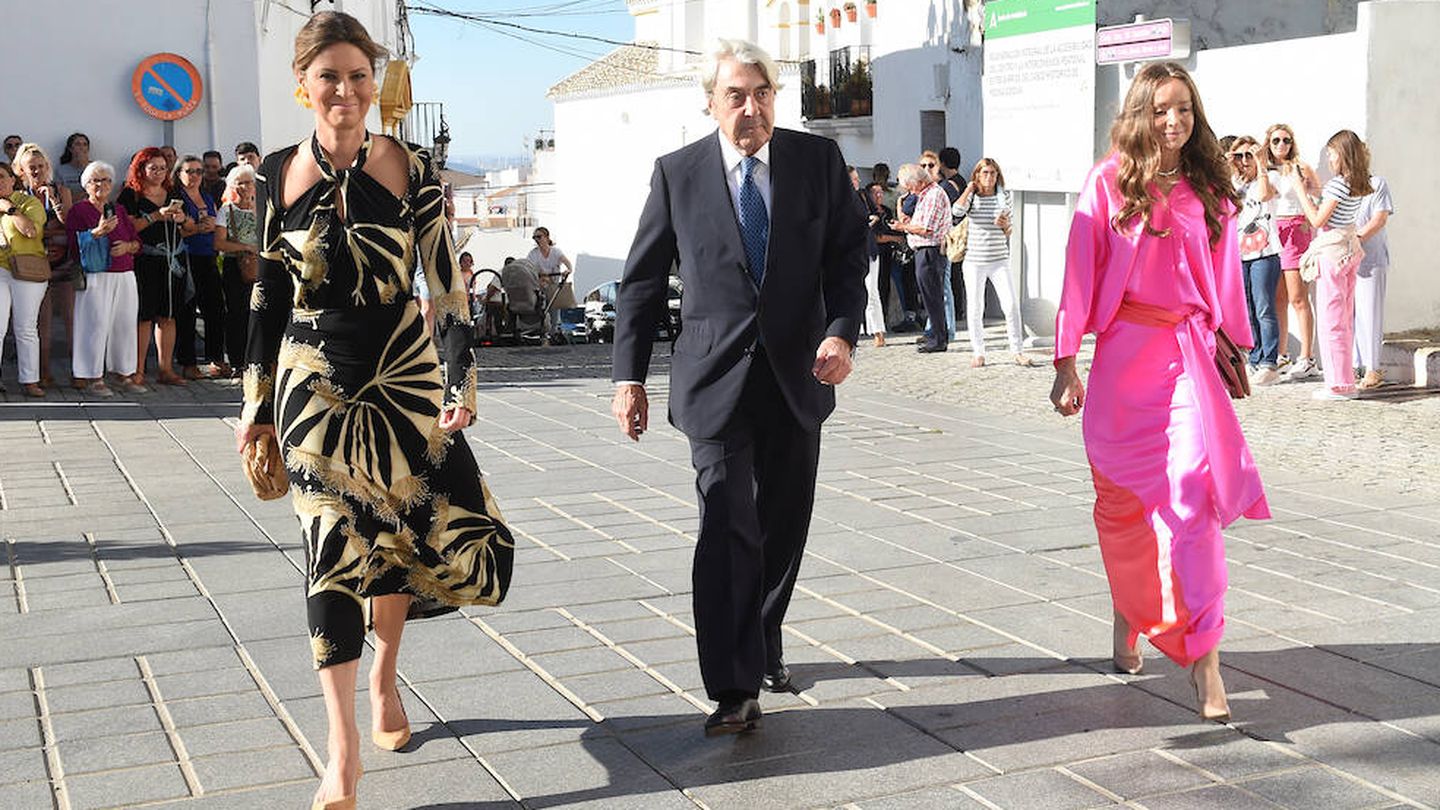 Elena Cué y su marido, Alberto Cortina, junto a Miriam de Ungría. (Limited Pictures)