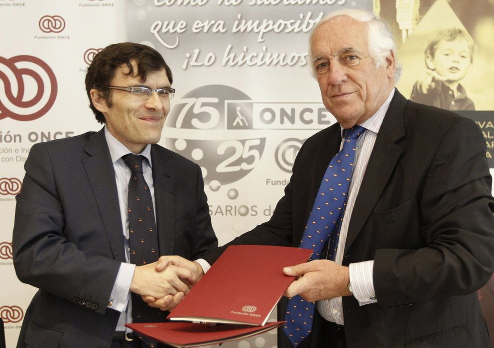 Foto: Fotografía de archivo del presidente de la Fundación ONCE, Alberto Durán (i). (EFE)