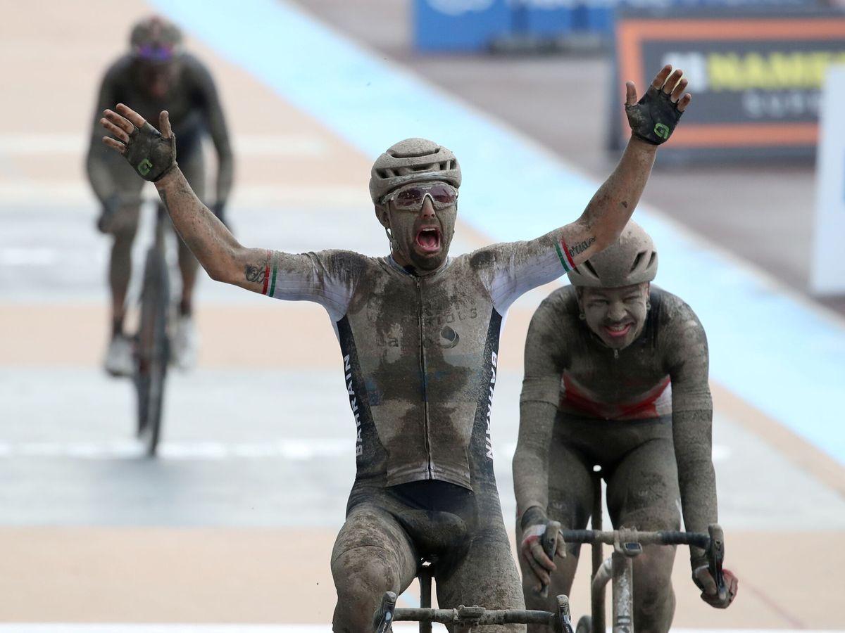 Foto: Sonny Colbrelli celebra la victoria al final de la prueba. (Reuters)
