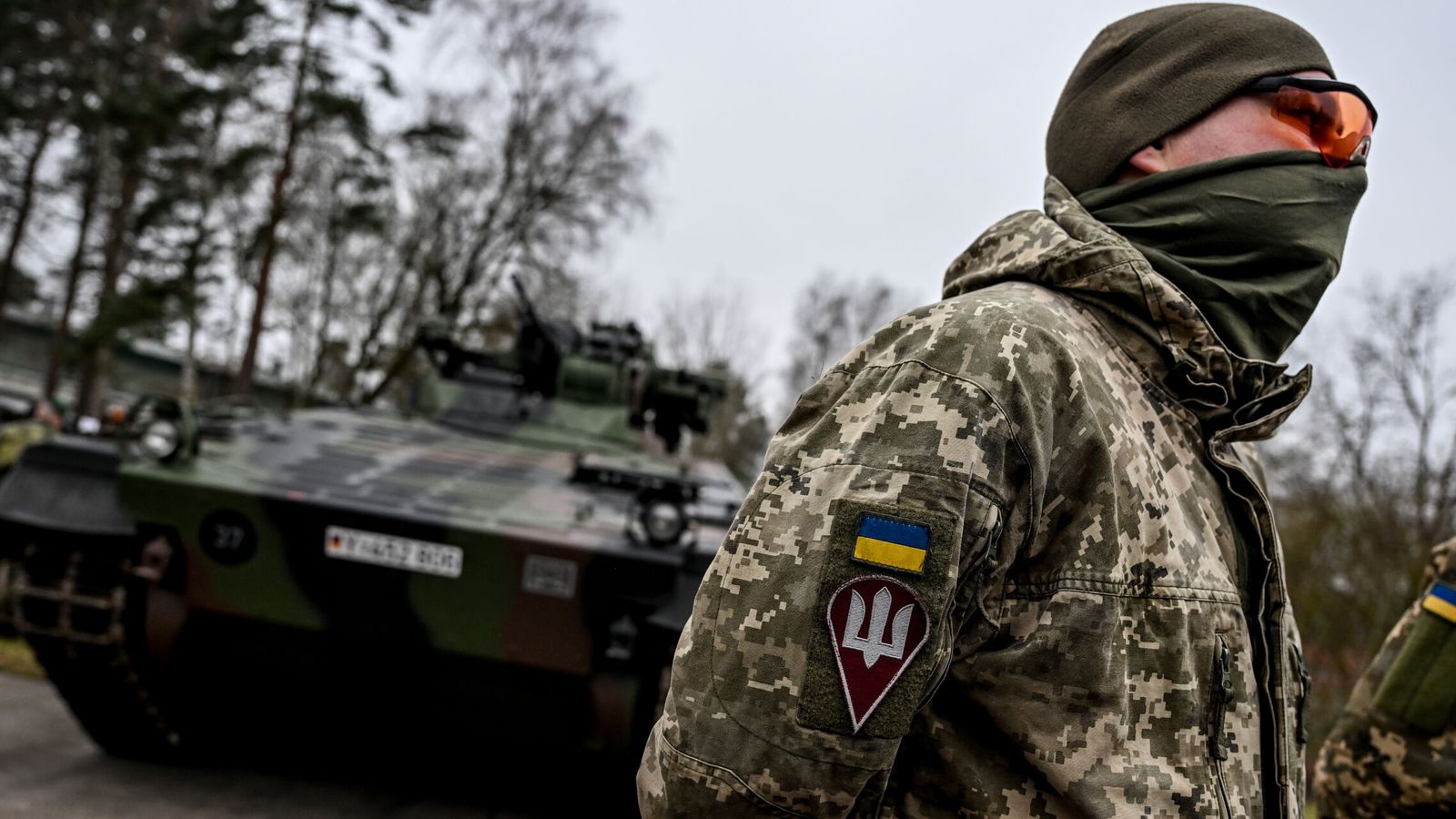 Soldados ucranianos reciben adiestramiento en Alemania sobre los tanques Marder. (Reuters)