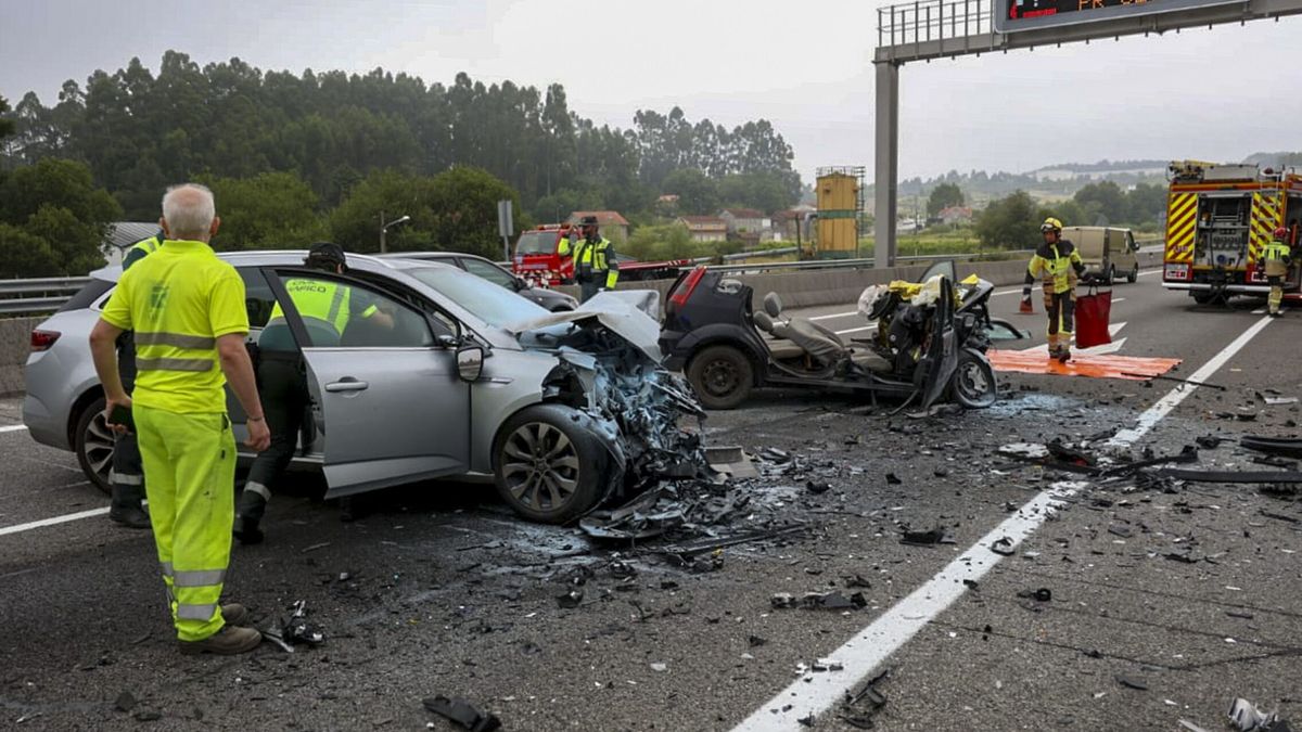 Muere una mujer y dos heridos graves tras  chocar dos coches, uno en sentido contrario, en Meis (Pontevedra)