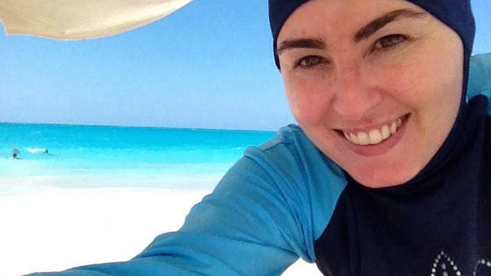 Foto: Amanda Figueras, con su 'burkini' en una playa de Egipto.