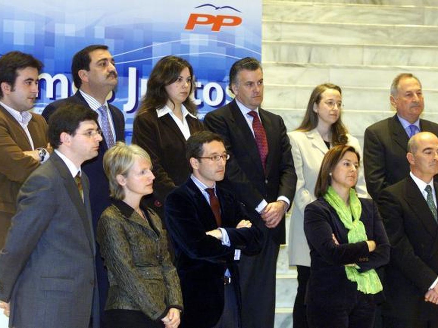 Con sus compañeros candidatos a las Elecciones Generales, en 2004. Entre ellos está, arriba, Luis Bárcenas. 