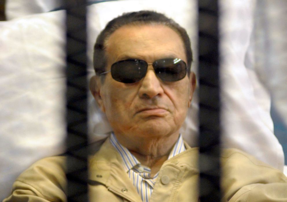 Foto: El expresidente egipcio Hosni Mubarak durante el juicio por corrupción en junio de 2012 (Reuters).