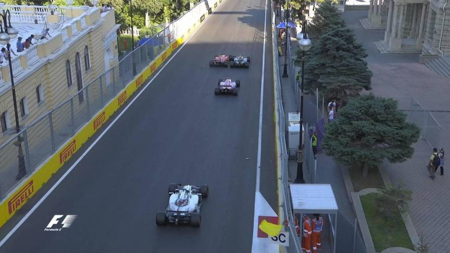 Vettel embistió a Hamilton en el Gran Premio de Azerbaiyán de 2017. (Foto: F1)