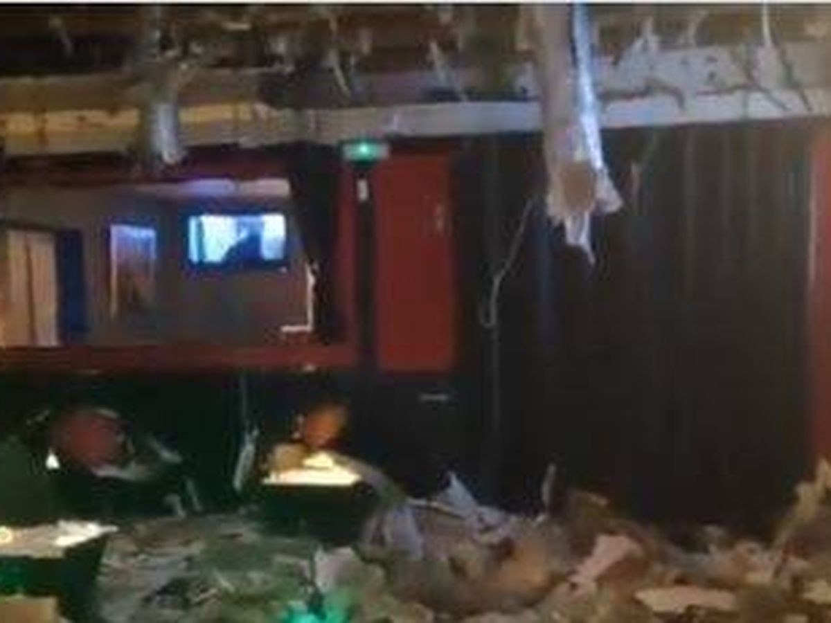 Foto: Estado de la discoteca en la que se ha caído el falso techo en Aranjuez. (EP/Comunidad de Madrid)