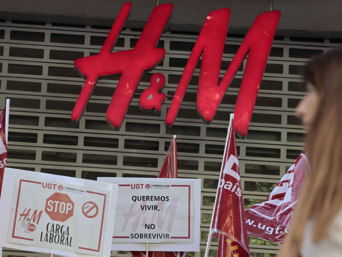 Foto: Protestas de los trabajadores de H&M en Valencia. (Ana/Escobar)