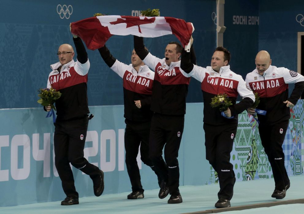 Foto: El equipo masculino de Canadá se colgó el oro este viernes (Reuters).