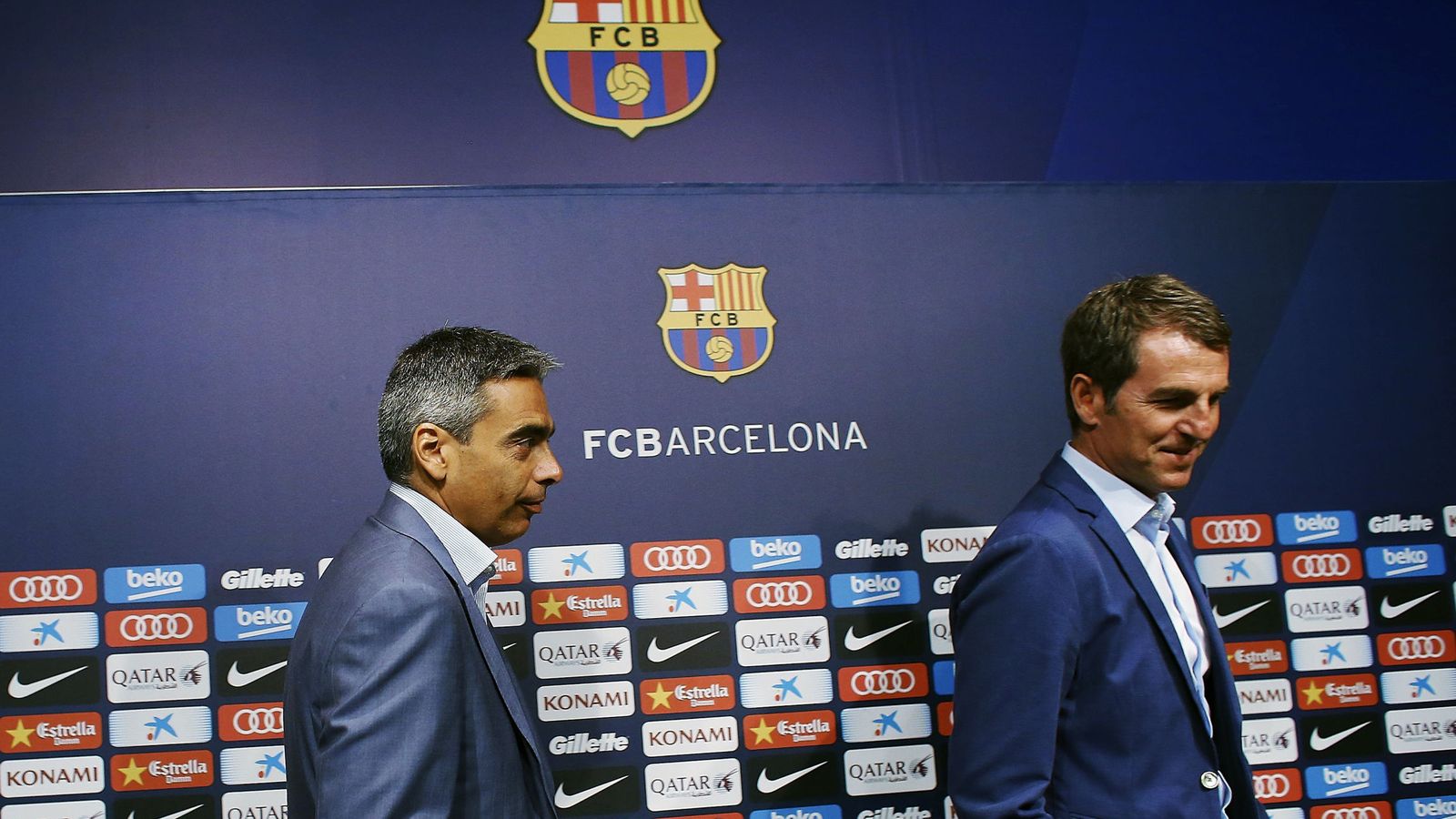 Foto: Albert Soler (i) y Robert Fernández (d), dos de los señalados para salir del Barcelona. (EFE)
